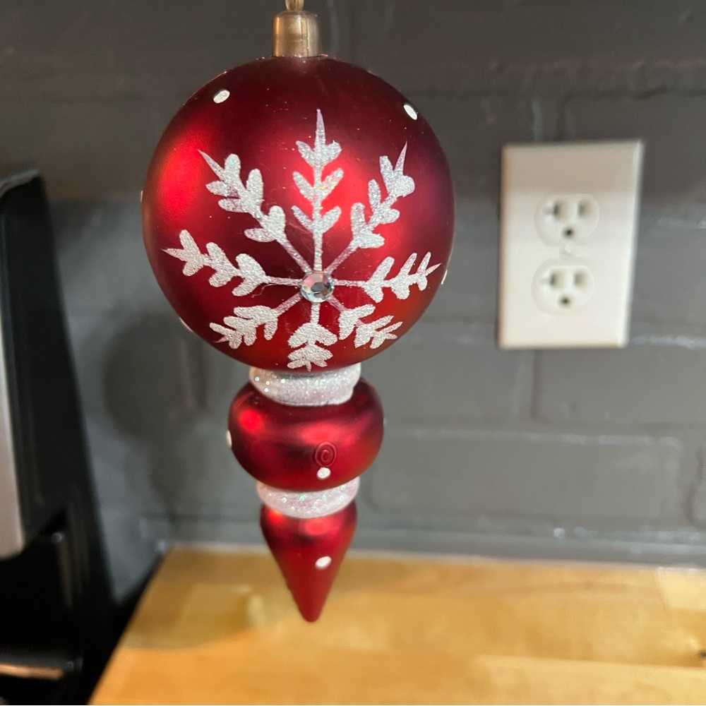 5 Red & White Snowflake Plastic Finial Christmas Ornaments Shatterproof 7.5” - Picture 5 of 7